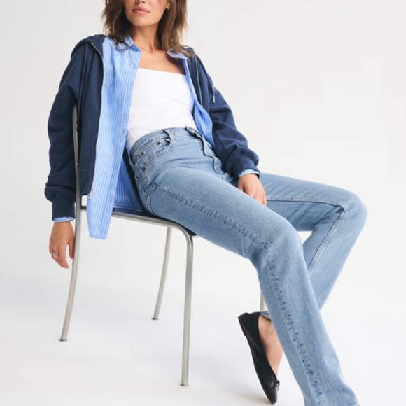 Abercrombie Ultra High Rise 90s Straight Jean - Picture 2 of 6